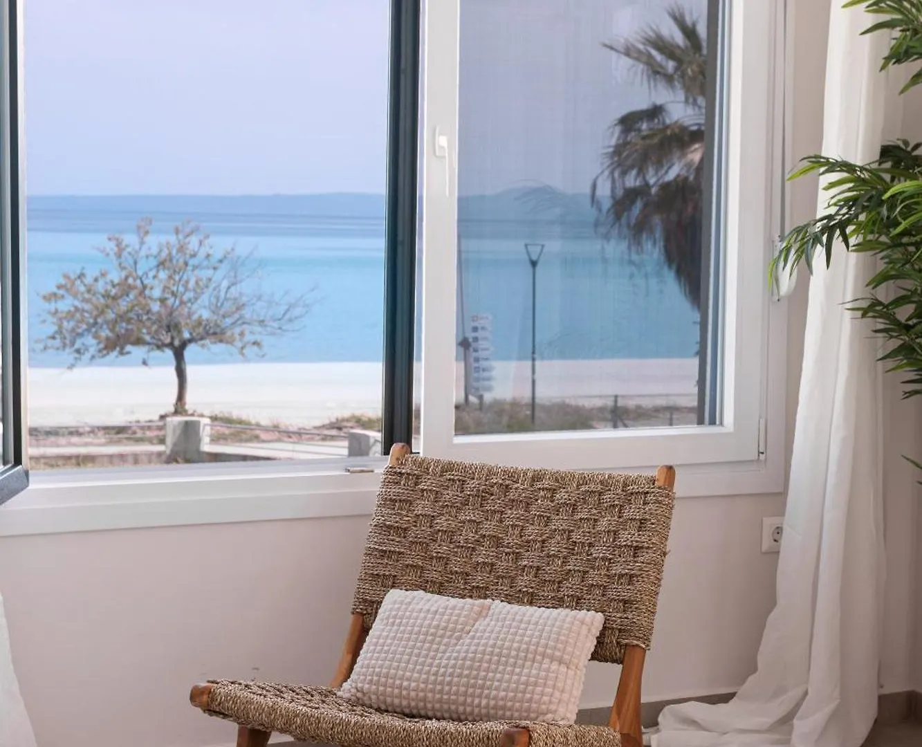Seas The Day - Beachfront, Amazing Sea Views Pefkochori