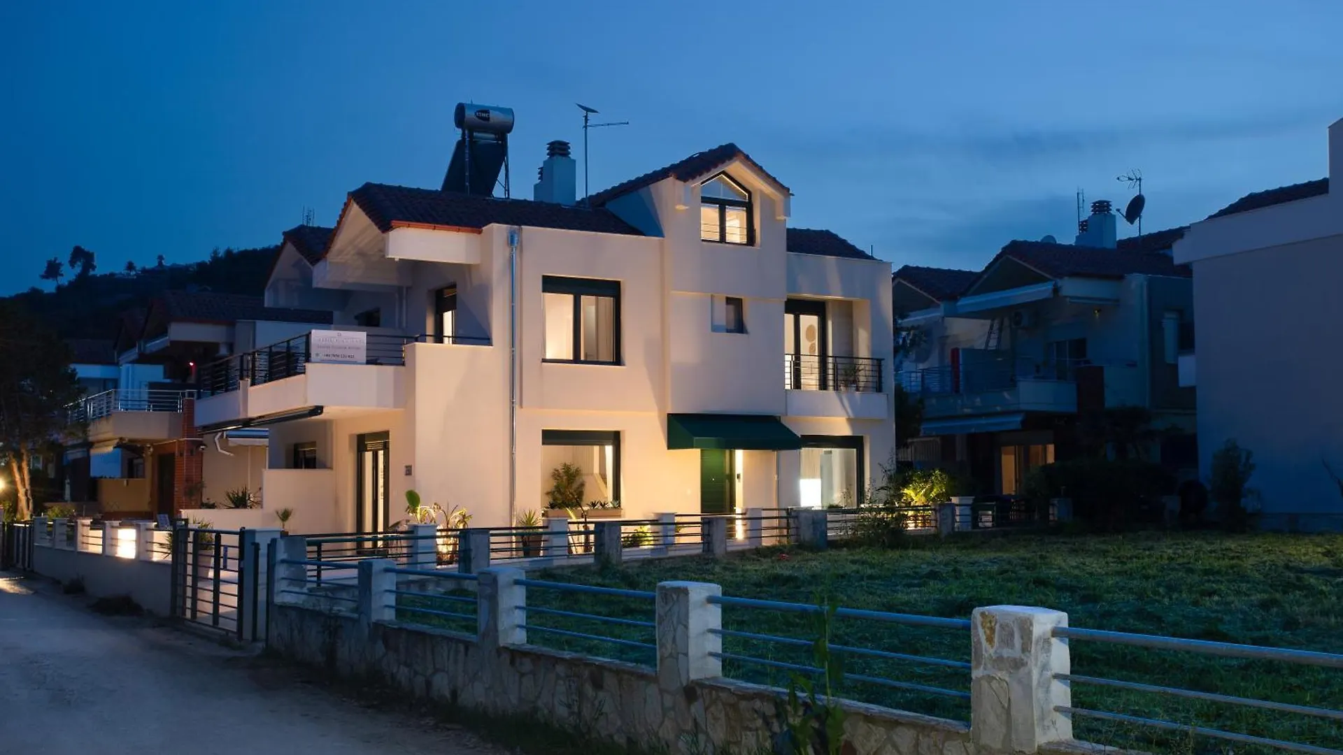 Seas The Day - Beachfront, Amazing Sea Views Pefkochori 0*,